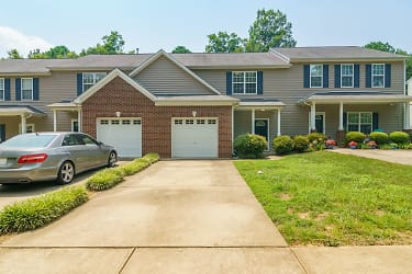 112 Cline Falls Dr - Holly Springs, NC