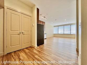 316 Morris Ave - Muskegon, MI