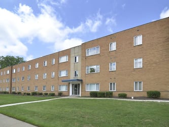 Belvoir Center Apartments - Cleveland, OH