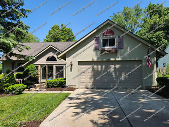 1351 Maumee Dr - Valparaiso, IN