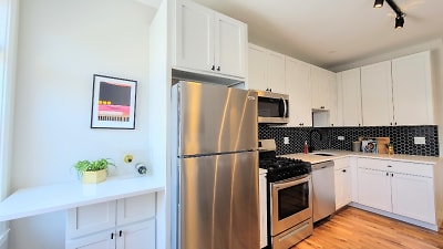 656 W Wrightwood Ave unit CL-306 - Chicago, IL