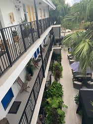 901-Sunbrite Apartments - Miami Beach, FL