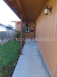 1787 W 18th Ave - Eugene, OR