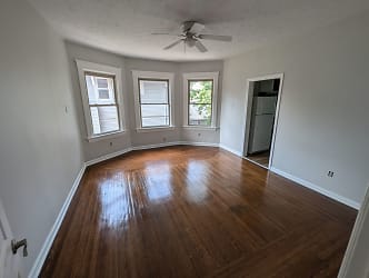 Very Spacious, 7 Bedroom Student Rental With Parking And Large Backyard Apartments - Cincinnati, OH