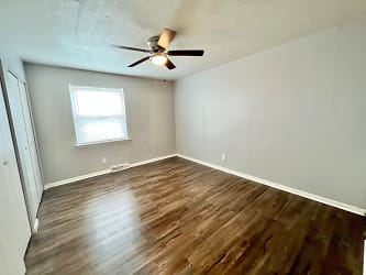 21955 Miles Rd unit B-8 - Cleveland, OH