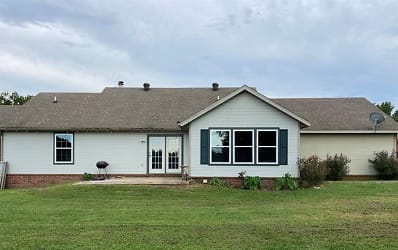 4388 E Holiday Dr - Fayetteville, AR