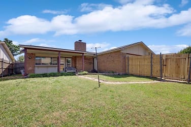 5632 Twitty St - The Colony, TX
