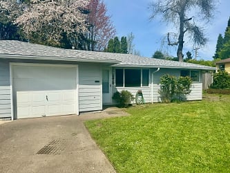 455 SE Atwood Ave - Corvallis, OR