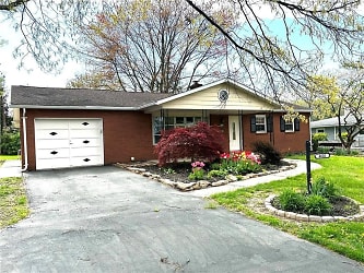 4602 Darby St - Center Valley, PA
