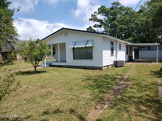 4312 Water St - Moss Point, MS