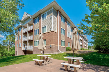 Lakeville Woods Apartments - Lakeville, MN