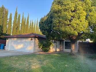 106 Wakefield Dr - Vacaville, CA