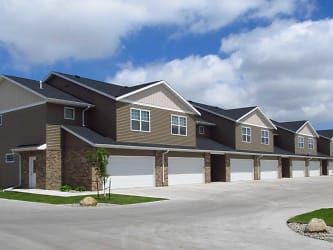 Shadow Wood Townhomes Apartments - West Fargo, ND