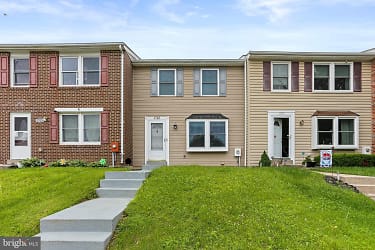 1725 Country Ct - Frederick, MD