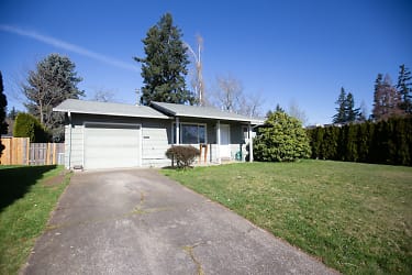 375 Sycamore Ave - Woodburn, OR