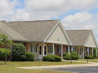 Pine Grove Apartments - Bluffton, IN
