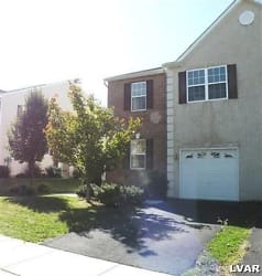 3634 Clauss Dr - Macungie, PA