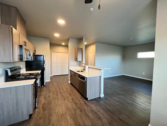 Eagle Pointe Apartments - Albany, OR