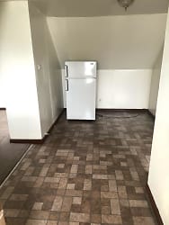 12406 Imperial Ave unit 3 - Cleveland, OH
