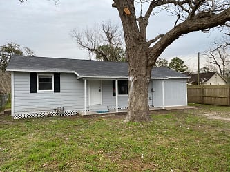 203 S Fig St - Sweeny, TX