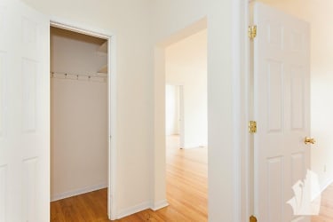 1828 W Lawrence Ave unit 2B - Chicago, IL