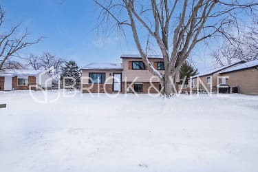 5864 Starcrest Dr - Galloway, OH