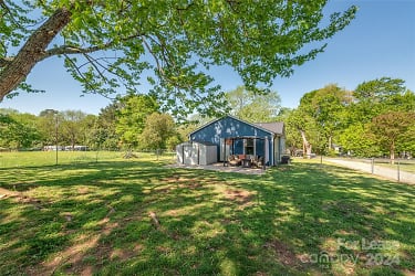 126 Tomberlin Rd - Mount Holly, NC