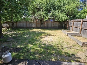 1242 NW 26th St - Corvallis, OR