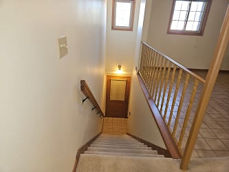 1431 Clarence Ct unit J - West Bend, WI
