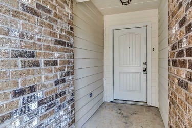 Newly Renovated! Peaceful Gated Community! Just Minutes From Downtown And Loop 49 - undefined, undefined