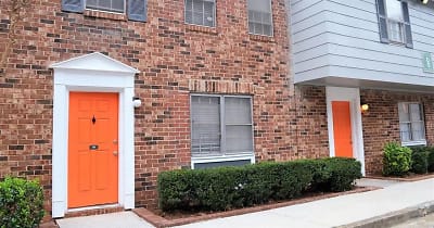 Avery Townhomes Apartments - College Park, GA