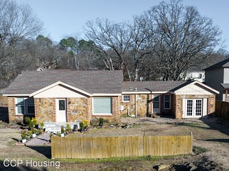 3905 Jenny Lind Road - Fort Smith, AR