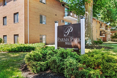 Parma Park East And Parma Park West Apartments - Cleveland, OH