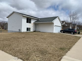 5403 Castleview Dr NW - Rochester, MN