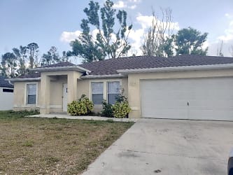 2204 SW 32nd St - Cape Coral, FL