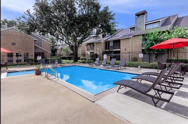 Angleton Manor Apartments - Angleton, TX