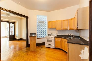 1813 N Milwaukee Ave unit 2R - Chicago, IL