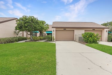 6085 Clubside Drive - Sarasota, FL