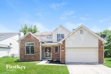 10705 Creekside Woods Dr - Indianapolis, IN