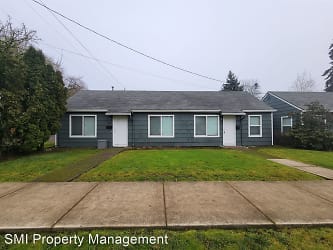 827 SW 11th Ave - Albany, OR