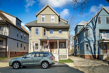 25 Bay State Ave #1 - Somerville, MA