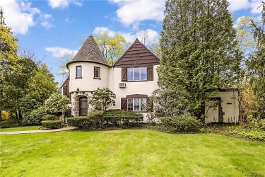 44 Graham Rd - Scarsdale, NY