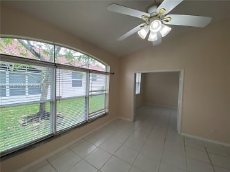 856 NW 132nd Ave - Pembroke Pines, FL
