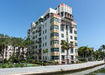 2421 Lake Pancoast Dr #4B - Miami Beach, FL