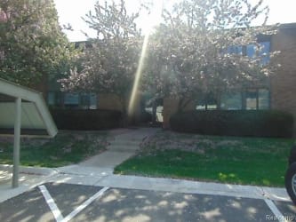 359 Concord Pl 4 Apartments - Bloomfield Township, MI