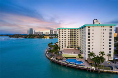 10350 W Bay Harbor Dr #4V - Miami Beach, FL
