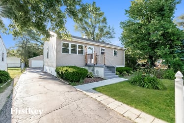 47 Heather Dr - Crystal Lake, IL