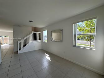 1110 SE 27th Terrace #1110 - Homestead, FL