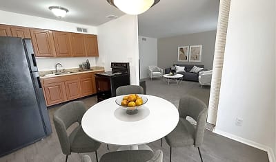 Naveen Pine Apartments - Evansville, IN