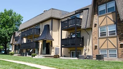 Summit Shawnee Apartments - Shawnee Mission, KS